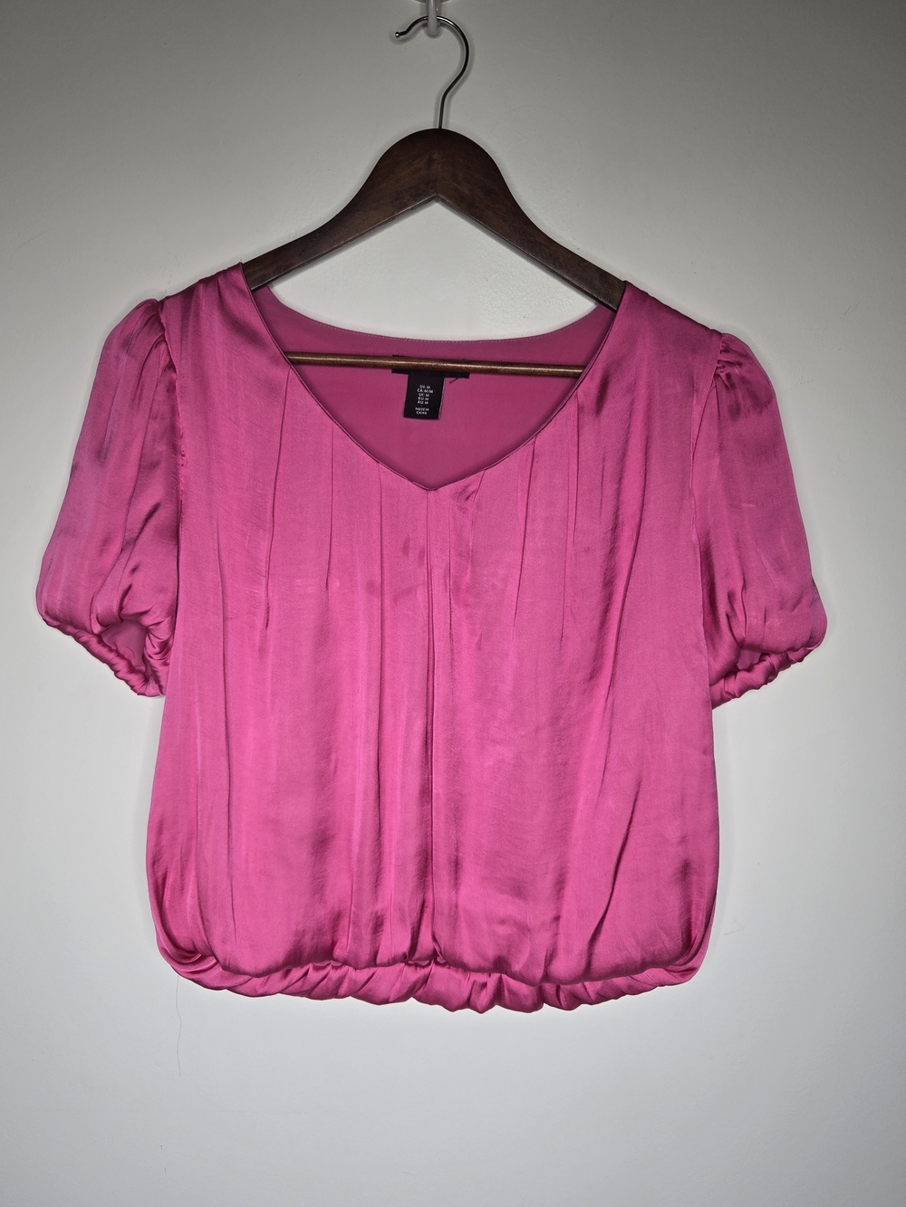 Sincerely Jules Hot Pink Satin Blouson V-Neck Blouse Puff Sleeve Bubble Hem -M